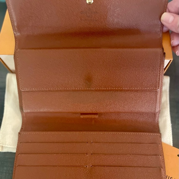 Louis Vuitton International Wallet - Picture 8 of 15